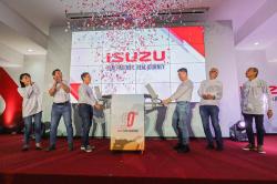 50 Tahun Mengaspal di Indonesia, Isuzu Gelar Konvoi Kendaraan dan Tanam Pohon
