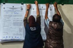 Proses Rekapitulasi Surat Suara Pilkada Serentak oleh KPU Palembang 