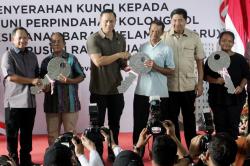 Serah Terima Kunci Rusun kepada Penghuni Kolong Tol