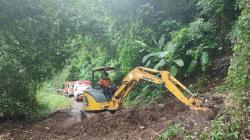 Longsor di Malang, Alat Berat Dikerahkan Buka Akses Jalan Satu Dusun yang Terisolasi<