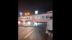 Kecelakaan Kereta Api Tabrak Minibus Terjebak Macet usai Terobos Palang Pintu di Kediri<