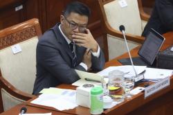 Menteri Luar Negeri Sugiono Raker dengan Komisi I DPR