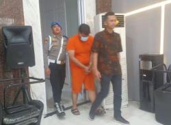 Tampang Pria Beristri Masturbasi saat Antre di Kasir Mal Trans Studio Bandung<