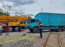 Truk Mogok di Pelintasan Purwokerto, 5 Perjalanan Kereta Api di Daop 6 Terlambat<