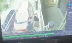 Terekam CCTV, IRT di Bandung Ditodong Pistol lalu Diculik OTK Depan Rumah<