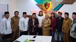 Cabut Laporan, Orang Tua Siswa Pidanakan Guru SMP di Malang Menangis Minta Maaf<
