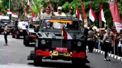 Momen Presiden Prabowo-Panglima TNI Keliling Naik Rantis di Apel Kasatwil Polri