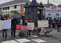 Massa Kamisan Tuntut Kapolrestabes Semarang Dicopot Buntut Kasus Siswa SMK Tewas<