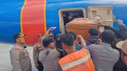 Gugur Diserang OTK, Jenazah Brigpol Tri Yudha Dievakuasi Gunakan Pesawat Fokker<
