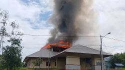 Kecewa dengan Hasil Tes SKD CPNS, Puluhan Orang Bakar Kantor BKD Boven Digoel<