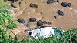 Kecelakaan Mobil Masuk Jurang di Malang, Korban Patah Tulang Merangkak Minta Tolong<