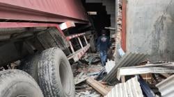 Penampakan Truk Kontainer Tabrak Warung Makan dan Gudang di Boyolali, Tembok Jebol<