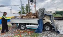 Kecelakaan Maut Mobil Pikap Tabrak Truk di Tol Gempol-Pasuruan, 3 Orang Tewas<