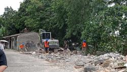    140 Bangunan Liar di Pancoran Mas Depok Dibongkar, Paling Banyak Garasi Mobil