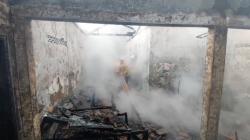 Kebakaran Rumah Makan Minang di Madiun, 3 Orang Dilarikan ke RS Soedono Madiun<