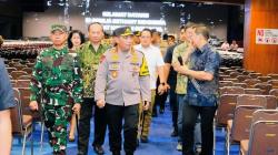 Jelang Perayaan Natal, Kapolri Cek Pengamanan Gereja di Surabaya<