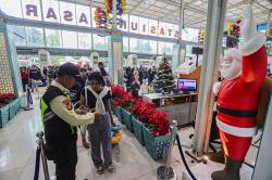 Aura Libur Nataru Makin Dekat, Stasiun Kereta Api Dipadati Penumpang