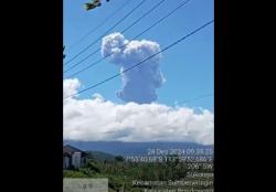 4 Kecamatan di Bondowoso Terdampak Hujan Abu Erupsi Gunung Raung<