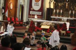 Potret Operet Anak-Anak saat Misa Natal