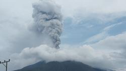 Gunung Lewotobi Laki-Laki Erupsi Hari Ini, Muntahkan Abu Vulkanis 2.000 Meter<