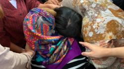 Ibu Helena Lim Histeris Dengar Anaknya Divonis 5 Tahun: Pulang Sini Sayang