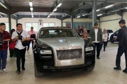 Penampakan Rolls-Royce hingga Tas Louis Vuitton Bernilai Rp18 M di Gudang Kemensos