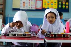 5 Fakta Program Makan Bergizi Gratis yang Resmi Digelar Serentak, Salah Satunya Harga per Porsi Tak Sampai Rp10.000!