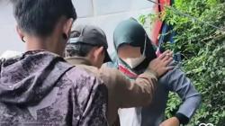 Viral Perempuan Cantik Berhijab Diduga Maling HP Tertangkap Basah di Bandung<