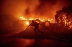 Kebakaran Los Angeles Makin Meluas, 1.000 Hektare Lahan Hangus dalam Semalam