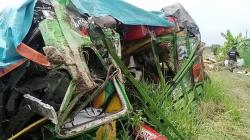 Kecelakaan di Sragen, Truk Ekspedisi Hancur Ditabrak KA Sancaka Relasi Surabaya-Yogyakarta<