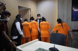 17 WNA Vietnam Pekerja Klinik Bedah Plastik di Pluit Ditangkap Petugas Imigrasi<