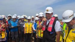 Menko AHY Cek Progres Tol Semarang-Demak, Dibangun dengan Teknik Matras Bambu<