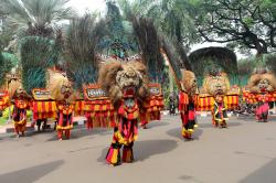 Heboh! Juara Dunia Biliar Florian Kohler Naik Kepala Reog Ponorogo di Batu<