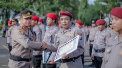 Berprestasi, 27 Anggota Polres Sampang Terima Penghargaan dari Kapolres<