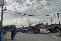Siswi MAN di Lebak Terkapar Kena Sabet Kabel Menjuntai saat Tunggu Angkot<