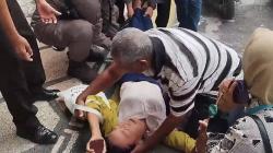 Ngeri! Ibunda Agus Difabel Pingsan usai Sidang, Kepalanya Bocor Terbentur Lantai<