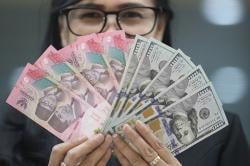 Gubernur BI Respons Rupiah Anjlok Nyaris Tembus Rp16.800 per Dolar AS