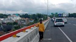 Heboh Gadis di Bandung Coba Lompat dari Flyover Pasupati, Diselamatkan Babinsa<