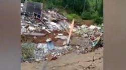 Suasana Kepanikan Detik-Detik 5 Rumah Ambruk akibat Longsor di Lebak Terekam Kamera<