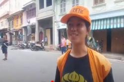 Libur Kuliah, Mahasiswi UI asal Tebingtinggi Jaga Parkir demi Bantu Orang Tua<