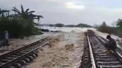 8 Perjalanan Kereta Api Tujuan Malang-Surabaya Terdampak Banjir di Grobogan<
