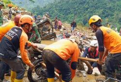 Dompet Dhuafa Bantu Pencarian Korban Longsor di Petungkriyono Pekalongan<