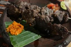 Sensasi Makan Sate Gajah di Sudut Kota Malang