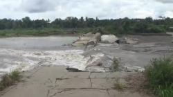 Groundsill Jembatan Srandakan Rusak Parah Diterjang Arus Deras Luapan Sungai Progo<