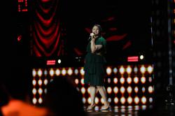 Anjelia Dom Bawa Lagu Summertime di Spektakuler Show 1 Indonesian Idol