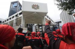Pekerja Migran Indonesia Tewas Ditembak, Buruh Geruduk Kedutaan Besar Malaysia