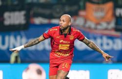 Hasil Liga 1: Ditahan 10 Pemain PSBS Biak, Persija Tempel Persib di Puncak