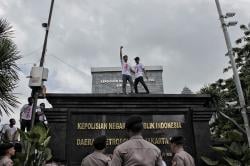 Ratusan Massa Desak Polisi Selesaikan Kasus Hukum yang Belum Tuntas