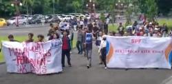 Demo di Balairung, Puluhan Dosen UGM Tuntut Pemerintah Cairkan Tukin sejak 2020<