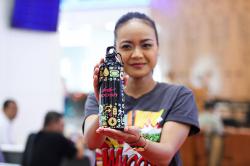 Belanja Suvenir Kereta Cepat Whoosh di Stasiun Halim
